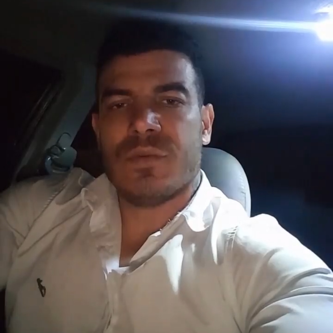 فرهاد فرهادی دیوار